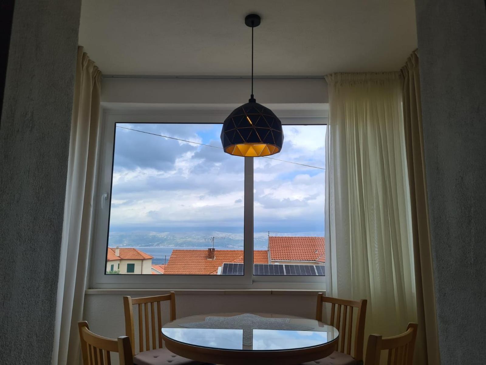 Apartments Jelena Supetar - Four Apartments - A Small House With A Private Yard - Two-Room Apartment With A Sea View - Studio Apartment - Two-Room Apartment With Garden View- Free Parking Exterior foto