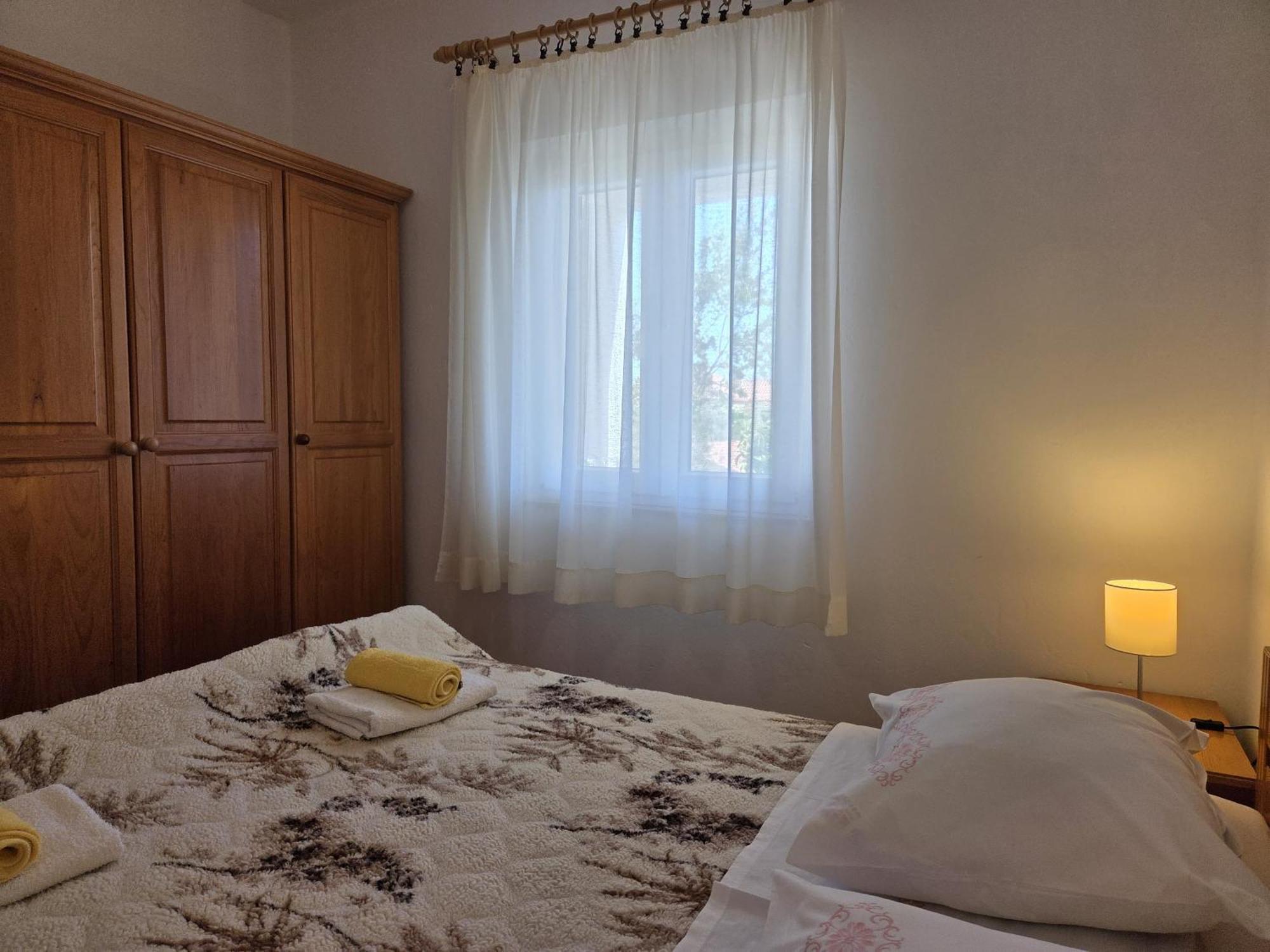Apartments Jelena Supetar - Four Apartments - A Small House With A Private Yard - Two-Room Apartment With A Sea View - Studio Apartment - Two-Room Apartment With Garden View- Free Parking Exterior foto