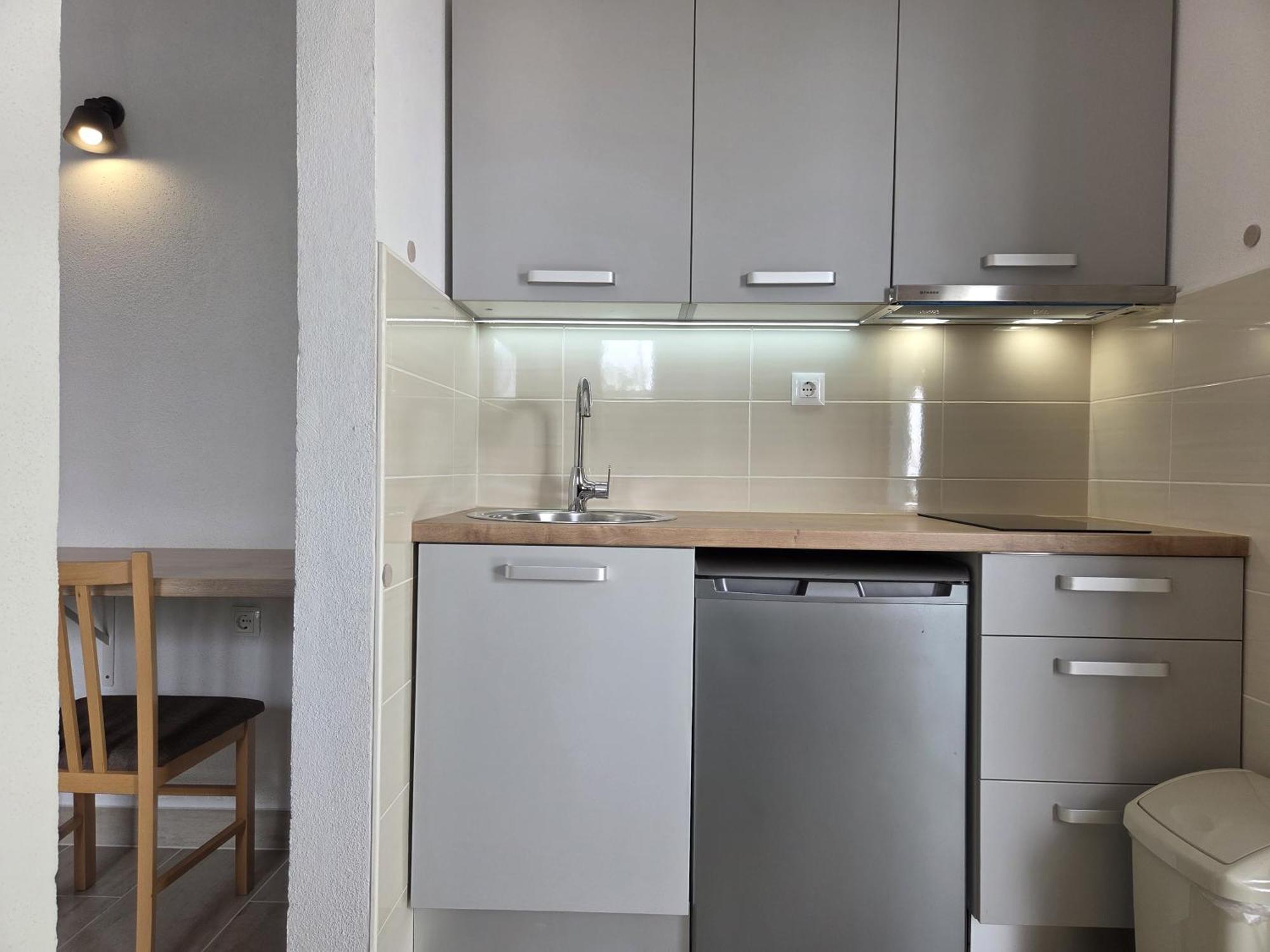 Apartments Jelena Supetar - Four Apartments - A Small House With A Private Yard - Two-Room Apartment With A Sea View - Studio Apartment - Two-Room Apartment With Garden View- Free Parking Exterior foto